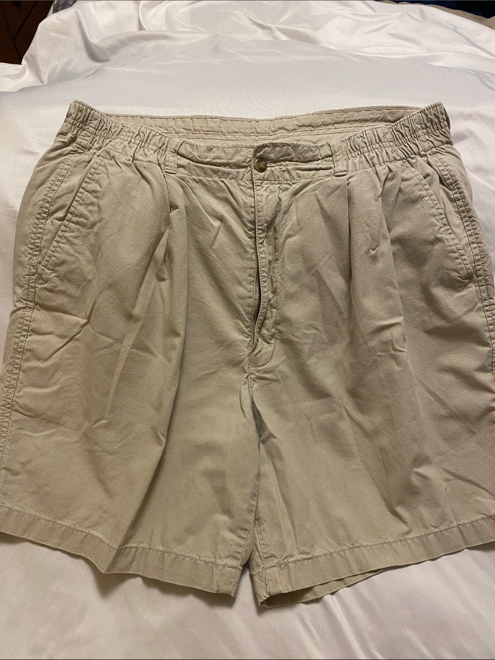 Men's Casual Khaki Shorts with front pleat